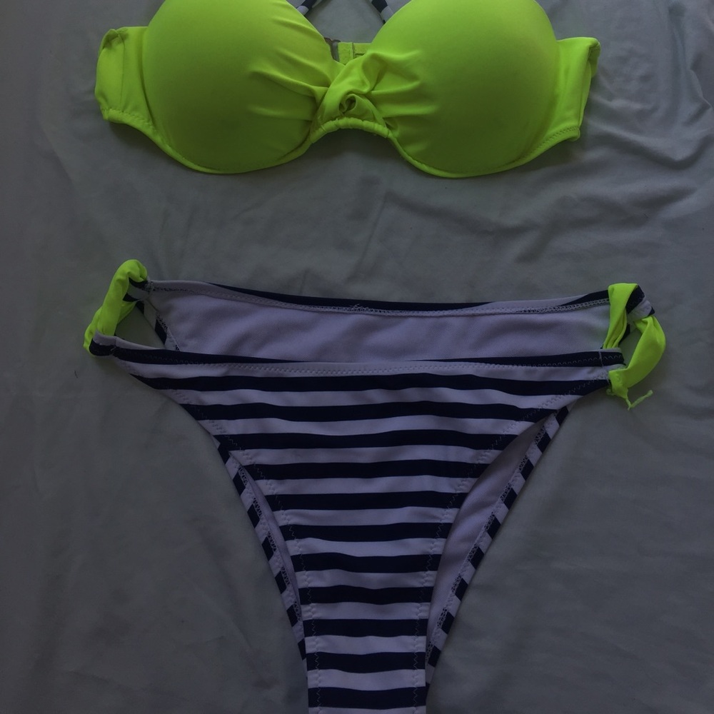 bikini - Picture 2 of 2